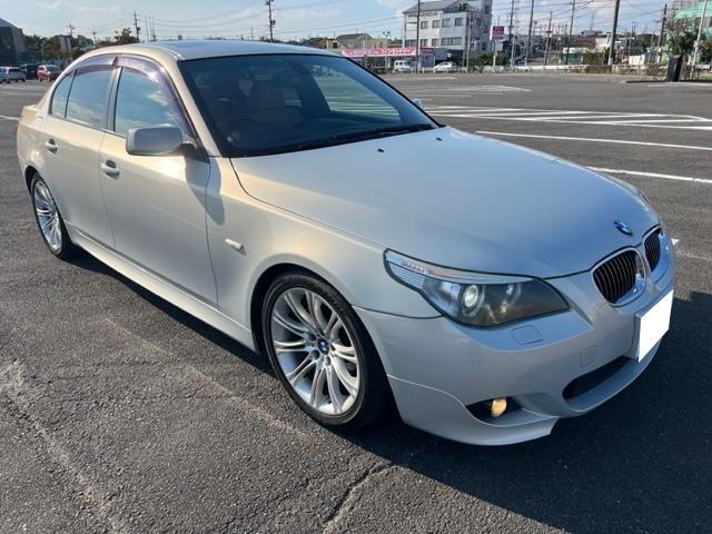 ５シリーズ ５２５ｉ　Ｍスポーツパッケージ　ディーラー車　サンルーフ　本革シート　シートヒーター　リアカメラ　フロントカメラ　ミラー型ＥＴＣ　ＨＩＤ　ＣＤチェンジャー　右ハンドル（7枚目）