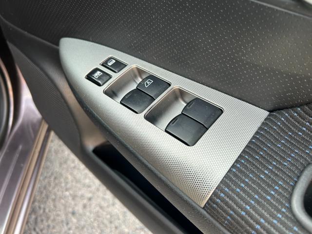 ノート １５Ｇ　プラスナビＨＤＤ　セーフティ　鑑定評価（外装４／内装４）　車検２年付　純正ＨＤＤナビ　ワンセグＴＶ　ＤＶＤ再生　ＡＵＸ　スマートキー　オートエアコン　プライバシーガラス　ひじ掛け　フォグランプ　電動格納ミラー　禁煙車（47枚目）