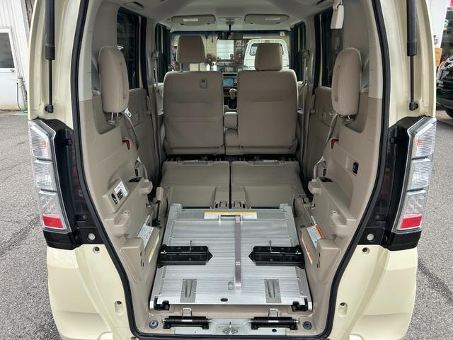 Ｎ－ＢＯＸ＋ Ｇ・Ｌパッケージ　車いす仕様車　スロープ　電動ウインチ　純正ＳＤナビ　ワンセグＴＶ　ＤＶＤ　バックモニター　スマートキー　オートエアコン　両側スライド　アイドリングストップ　ベンチシート　横滑り防止　禁煙車（9枚目）