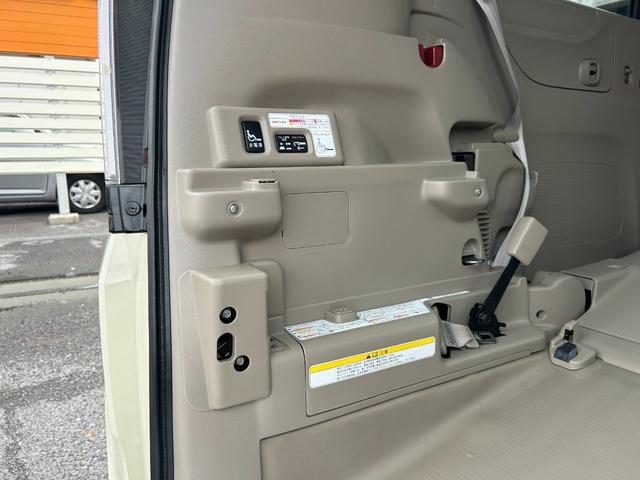 Ｎ－ＢＯＸ＋ Ｇ・Ｌパッケージ　車いす仕様車　スロープ　電動ウインチ　純正ＳＤナビ　ワンセグＴＶ　ＤＶＤ　バックモニター　スマートキー　オートエアコン　両側スライド　アイドリングストップ　ベンチシート　横滑り防止　禁煙車（12枚目）