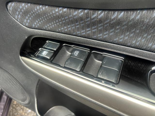 ノート メダリスト 現状販売車 車検2年付 純正ナビ フルセグTV アラウンドビューモニター スマートキー2本 プッシュスタート ETC スーパーチャージャー ハーフレザーシート オートライト 保証書 取扱説明書(39枚目)