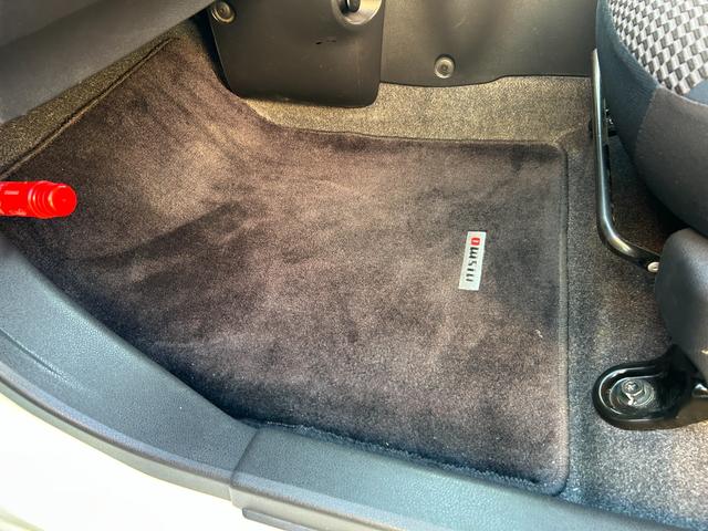 マーチ ニスモ 純正SDナビ Bluetoothオーディオ フルセグTV バックモニター スマートキー ETC 純正16インチアルミ フルエアロ オートエアコン 専用ステアリング(24枚目)