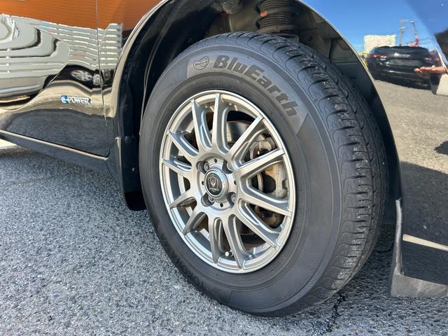 ノート e-パワー X 下取り車 Bluetoothオーディオ ディスプレイオーディオ USB バックモニター スマートキー プッシュスタート ETC 衝突軽減ブレーキ 車線逸脱警報 オートエアコン 社外アルミホイール 買取(12枚目)