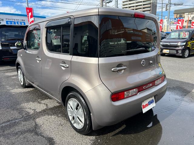 キューブ 15X 純正SDナビ バックモニター フルセグTV CD再生 ETC スマートキー2本 プッシュスタート アイドリングストップ プライバシーガラス ベンチシート 車検2年付 取扱説明書 禁煙車(5枚目)