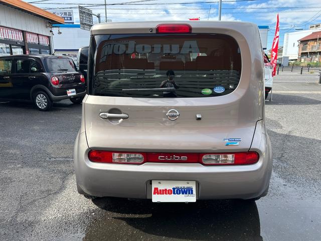 キューブ 15X 純正SDナビ バックモニター フルセグTV CD再生 ETC スマートキー2本 プッシュスタート アイドリングストップ プライバシーガラス ベンチシート 車検2年付 取扱説明書 禁煙車(8枚目)