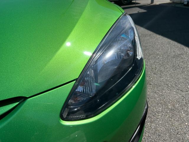 デミオ １３－スカイアクティブ　純正ＳＤナビ　ワンセグＴＶ　ＣＤ再生　ＥＴＣ　アイドリングストップ　横滑り防止　キーレス　オートエアコン　タイミングチェーン　ＡＢＳ　取扱説明書　保証書　記録簿　禁煙車　スピリティッドグリーン（15枚目）