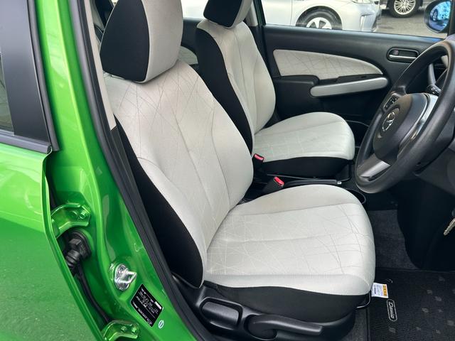 デミオ １３－スカイアクティブ　純正ＳＤナビ　ワンセグＴＶ　ＣＤ再生　ＥＴＣ　アイドリングストップ　横滑り防止　キーレス　オートエアコン　タイミングチェーン　ＡＢＳ　取扱説明書　保証書　記録簿　禁煙車　スピリティッドグリーン（23枚目）