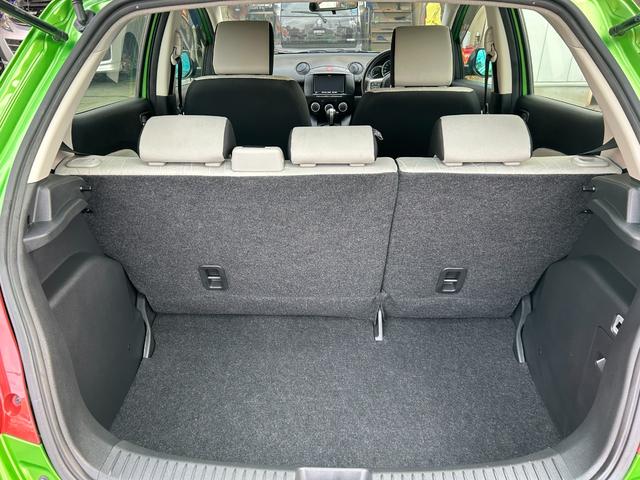 デミオ １３－スカイアクティブ　純正ＳＤナビ　ワンセグＴＶ　ＣＤ再生　ＥＴＣ　アイドリングストップ　横滑り防止　キーレス　オートエアコン　タイミングチェーン　ＡＢＳ　取扱説明書　保証書　記録簿　禁煙車　スピリティッドグリーン（27枚目）