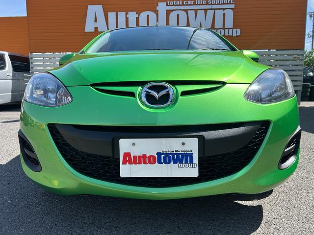 デミオ １３－スカイアクティブ　純正ＳＤナビ　ワンセグＴＶ　ＣＤ再生　ＥＴＣ　アイドリングストップ　横滑り防止　キーレス　オートエアコン　タイミングチェーン　ＡＢＳ　取扱説明書　保証書　記録簿　禁煙車　スピリティッドグリーン（47枚目）