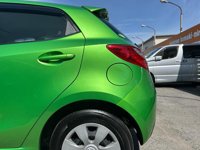 デミオ １３－スカイアクティブ　純正ＳＤナビ　ワンセグＴＶ　ＣＤ再生　ＥＴＣ　アイドリングストップ　横滑り防止　キーレス　オートエアコン　タイミングチェーン　ＡＢＳ　取扱説明書　保証書　記録簿　禁煙車　スピリティッドグリーン（52枚目）