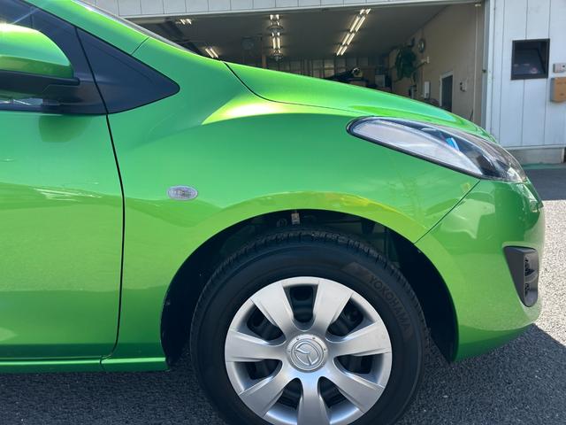 デミオ １３－スカイアクティブ　純正ＳＤナビ　ワンセグＴＶ　ＣＤ再生　ＥＴＣ　アイドリングストップ　横滑り防止　キーレス　オートエアコン　タイミングチェーン　ＡＢＳ　取扱説明書　保証書　記録簿　禁煙車　スピリティッドグリーン（58枚目）