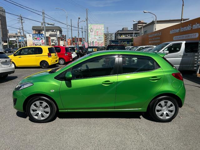 デミオ １３－スカイアクティブ　純正ＳＤナビ　ワンセグＴＶ　ＣＤ再生　ＥＴＣ　アイドリングストップ　横滑り防止　キーレス　オートエアコン　タイミングチェーン　ＡＢＳ　取扱説明書　保証書　記録簿　禁煙車　スピリティッドグリーン（60枚目）