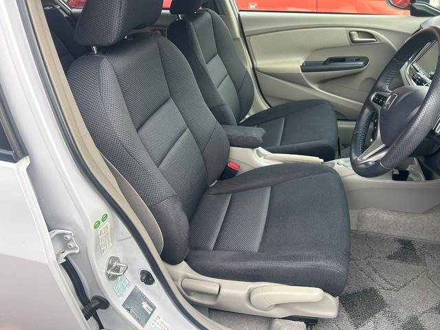 インサイト LS 純正HDDナビ ワンセグTV バックモニター 純正HIDヘッドライト オートライト フォグ 純正アルミホイール ETC 横滑り防止 パドルシフト 革巻きハンドル オートエアコン 禁煙車 車検2年付(24枚目)