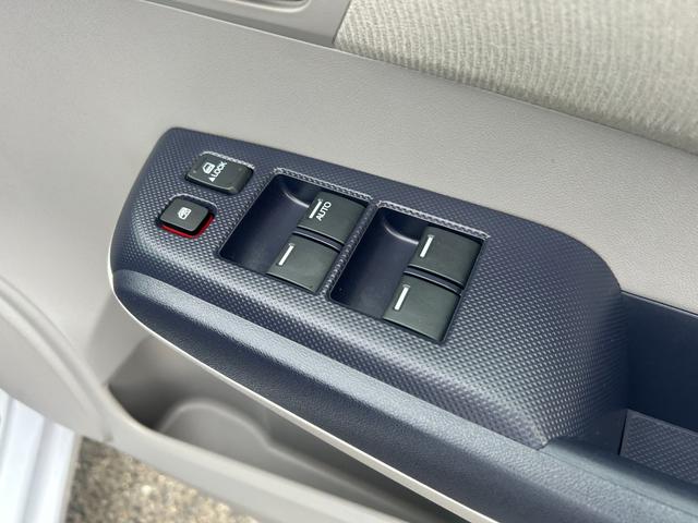 インサイト LS 純正HDDナビ ワンセグTV バックモニター 純正HIDヘッドライト オートライト フォグ 純正アルミホイール ETC 横滑り防止 パドルシフト 革巻きハンドル オートエアコン 禁煙車 車検2年付(43枚目)