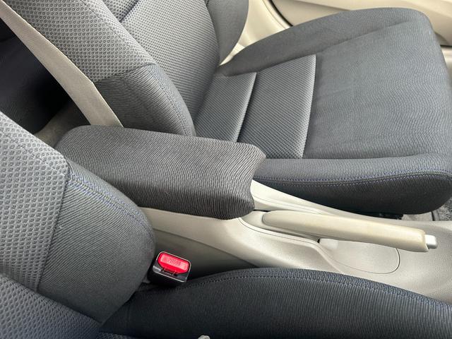 インサイト LS 純正HDDナビ ワンセグTV バックモニター 純正HIDヘッドライト オートライト フォグ 純正アルミホイール ETC 横滑り防止 パドルシフト 革巻きハンドル オートエアコン 禁煙車 車検2年付(46枚目)