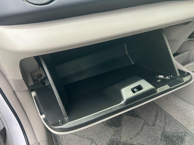 インサイト LS 純正HDDナビ ワンセグTV バックモニター 純正HIDヘッドライト オートライト フォグ 純正アルミホイール ETC 横滑り防止 パドルシフト 革巻きハンドル オートエアコン 禁煙車 車検2年付(47枚目)