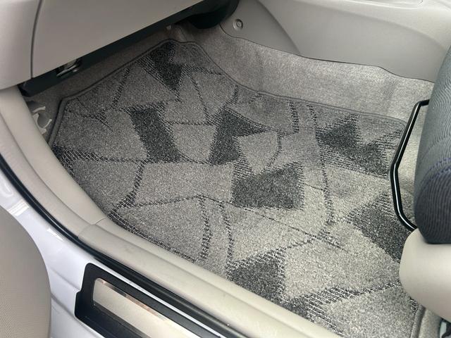 インサイト LS 純正HDDナビ ワンセグTV バックモニター 純正HIDヘッドライト オートライト フォグ 純正アルミホイール ETC 横滑り防止 パドルシフト 革巻きハンドル オートエアコン 禁煙車 車検2年付(51枚目)