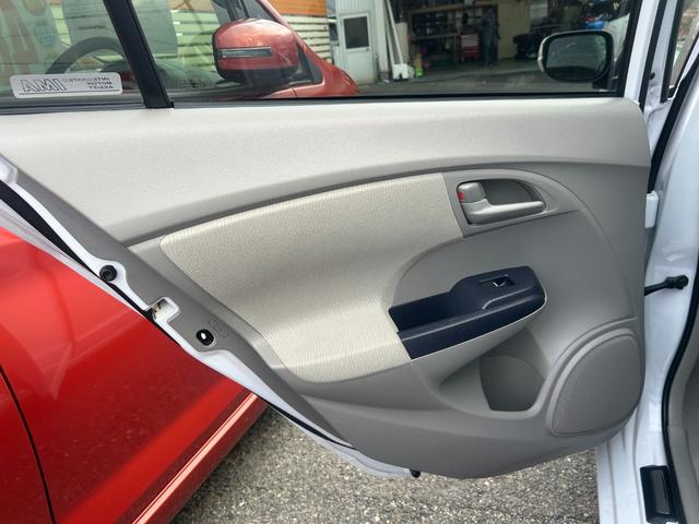 インサイト LS 純正HDDナビ ワンセグTV バックモニター 純正HIDヘッドライト オートライト フォグ 純正アルミホイール ETC 横滑り防止 パドルシフト 革巻きハンドル オートエアコン 禁煙車 車検2年付(52枚目)