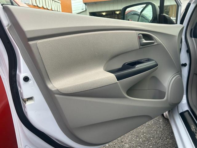 インサイト LS 純正HDDナビ ワンセグTV バックモニター 純正HIDヘッドライト オートライト フォグ 純正アルミホイール ETC 横滑り防止 パドルシフト 革巻きハンドル オートエアコン 禁煙車 車検2年付(54枚目)