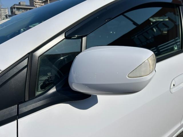 インサイト LS 純正HDDナビ ワンセグTV バックモニター 純正HIDヘッドライト オートライト フォグ 純正アルミホイール ETC 横滑り防止 パドルシフト 革巻きハンドル オートエアコン 禁煙車 車検2年付(61枚目)