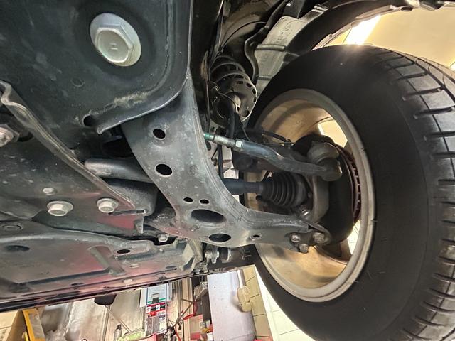 プリウス Ｇツーリングセレクション　ムーンルーフ　純正８インチナビ　Ｂｌｕｅｔｏｏｔｈオーディオ　フルセグＴＶ　純正ＬＥＤヘッドライト　ＥＴＣ　ハーフレザーシート　パワーシート　スマートキー２本　ソーラー　ソナー　１７インチアルミ　禁煙（22枚目）