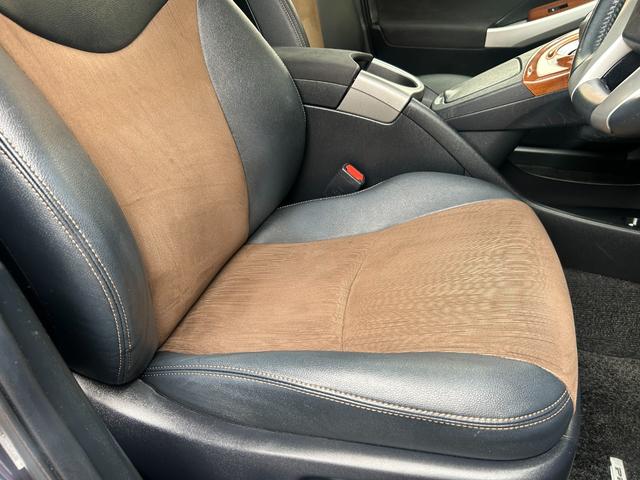 プリウス Ｇツーリングセレクション　ムーンルーフ　純正８インチナビ　Ｂｌｕｅｔｏｏｔｈオーディオ　フルセグＴＶ　純正ＬＥＤヘッドライト　ＥＴＣ　ハーフレザーシート　パワーシート　スマートキー２本　ソーラー　ソナー　１７インチアルミ　禁煙（26枚目）