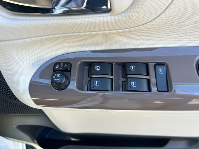 ムーヴキャンバス Ｇメイクアップリミテッド　ＳＡＩＩＩ　ツートン　ナビＴＶ　Ｂｌｕｅｔｏｏｔｈオーディオ　全方位モニター　両側パワースライド　ＥＴＣ　スマートキー　衝突被害軽減ブレーキ　シートヒーター　ＬＥＤヘッドライト　フォグランプ　禁煙（35枚目）