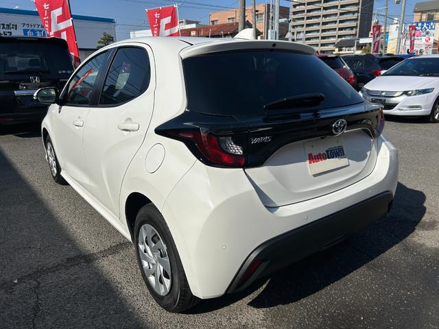 ヤリス Ｘ　純正ナビ　Ｂｌｕｅｔｏｏｔｈオーディオ　ＵＳＢ　フルセグＴＶ　ＥＴＣ　トヨタセーフティセンス　ＬＤＡ　コーナーセンサー　スマートキー　プッシュスタート　オートドアミラ　プライバシーガラス　オートライト（5枚目）