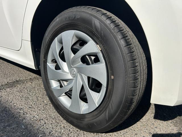 ヤリス Ｘ　純正ナビ　Ｂｌｕｅｔｏｏｔｈオーディオ　ＵＳＢ　フルセグＴＶ　ＥＴＣ　トヨタセーフティセンス　ＬＤＡ　コーナーセンサー　スマートキー　プッシュスタート　オートドアミラ　プライバシーガラス　オートライト（10枚目）