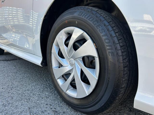 ヤリス Ｘ　純正ナビ　Ｂｌｕｅｔｏｏｔｈオーディオ　ＵＳＢ　フルセグＴＶ　ＥＴＣ　トヨタセーフティセンス　ＬＤＡ　コーナーセンサー　スマートキー　プッシュスタート　オートドアミラ　プライバシーガラス　オートライト（11枚目）