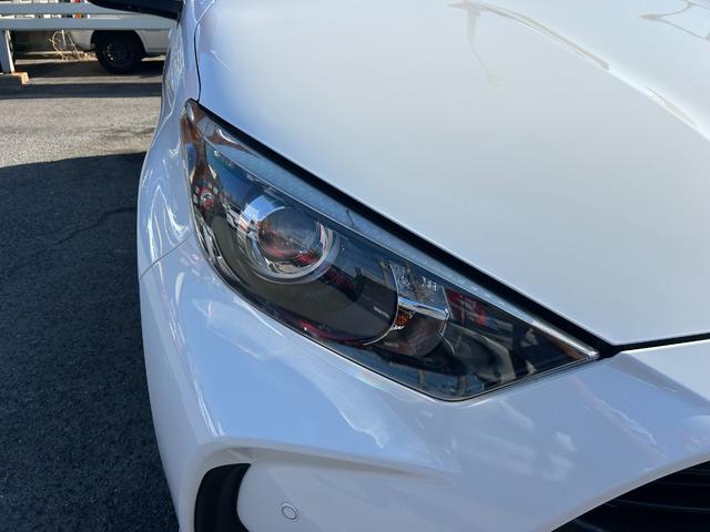 ヤリス Ｘ　純正ナビ　Ｂｌｕｅｔｏｏｔｈオーディオ　ＵＳＢ　フルセグＴＶ　ＥＴＣ　トヨタセーフティセンス　ＬＤＡ　コーナーセンサー　スマートキー　プッシュスタート　オートドアミラ　プライバシーガラス　オートライト（13枚目）