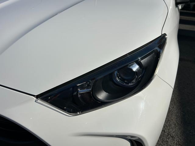 ヤリス Ｘ　純正ナビ　Ｂｌｕｅｔｏｏｔｈオーディオ　ＵＳＢ　フルセグＴＶ　ＥＴＣ　トヨタセーフティセンス　ＬＤＡ　コーナーセンサー　スマートキー　プッシュスタート　オートドアミラ　プライバシーガラス　オートライト（14枚目）