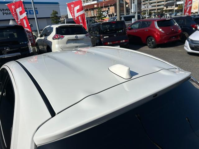 ヤリス Ｘ　純正ナビ　Ｂｌｕｅｔｏｏｔｈオーディオ　ＵＳＢ　フルセグＴＶ　ＥＴＣ　トヨタセーフティセンス　ＬＤＡ　コーナーセンサー　スマートキー　プッシュスタート　オートドアミラ　プライバシーガラス　オートライト（17枚目）