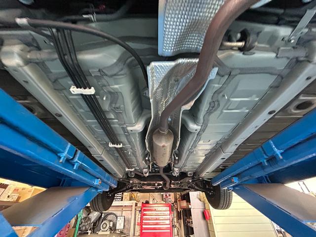 ヤリス Ｘ　純正ナビ　Ｂｌｕｅｔｏｏｔｈオーディオ　ＵＳＢ　フルセグＴＶ　ＥＴＣ　トヨタセーフティセンス　ＬＤＡ　コーナーセンサー　スマートキー　プッシュスタート　オートドアミラ　プライバシーガラス　オートライト（20枚目）