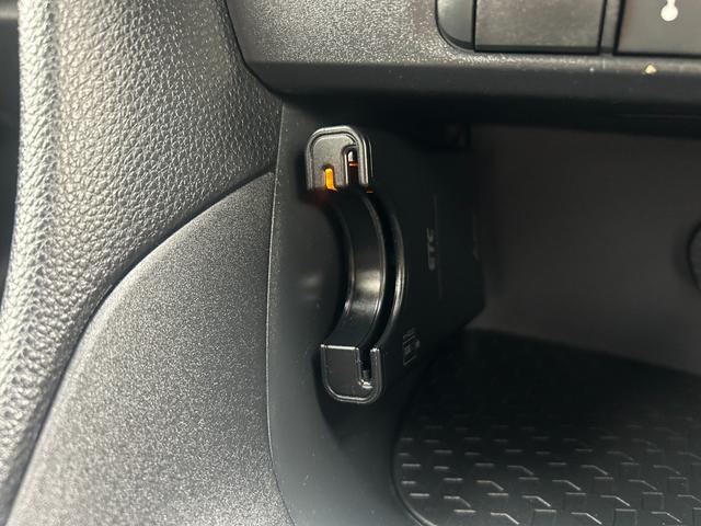 ヤリス Ｘ　純正ナビ　Ｂｌｕｅｔｏｏｔｈオーディオ　ＵＳＢ　フルセグＴＶ　ＥＴＣ　トヨタセーフティセンス　ＬＤＡ　コーナーセンサー　スマートキー　プッシュスタート　オートドアミラ　プライバシーガラス　オートライト（31枚目）