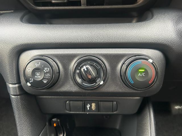 ヤリス Ｘ　純正ナビ　Ｂｌｕｅｔｏｏｔｈオーディオ　ＵＳＢ　フルセグＴＶ　ＥＴＣ　トヨタセーフティセンス　ＬＤＡ　コーナーセンサー　スマートキー　プッシュスタート　オートドアミラ　プライバシーガラス　オートライト（32枚目）