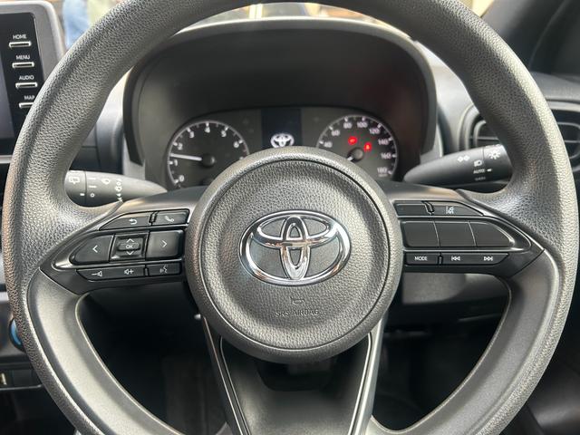 ヤリス Ｘ　純正ナビ　Ｂｌｕｅｔｏｏｔｈオーディオ　ＵＳＢ　フルセグＴＶ　ＥＴＣ　トヨタセーフティセンス　ＬＤＡ　コーナーセンサー　スマートキー　プッシュスタート　オートドアミラ　プライバシーガラス　オートライト（33枚目）