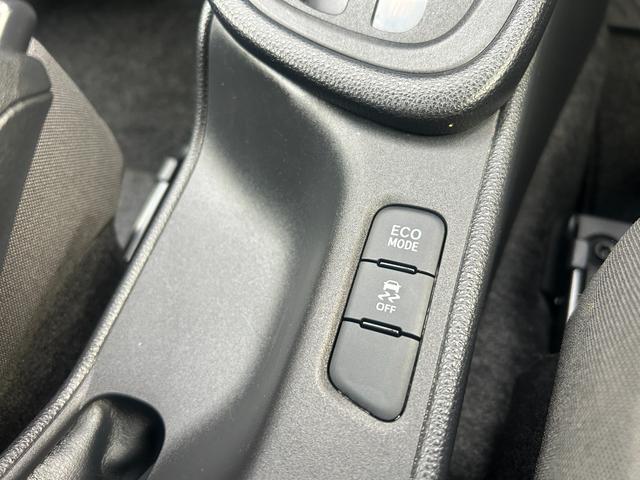 ヤリス Ｘ　純正ナビ　Ｂｌｕｅｔｏｏｔｈオーディオ　ＵＳＢ　フルセグＴＶ　ＥＴＣ　トヨタセーフティセンス　ＬＤＡ　コーナーセンサー　スマートキー　プッシュスタート　オートドアミラ　プライバシーガラス　オートライト（36枚目）