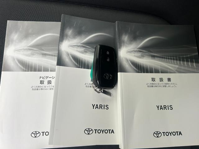 ヤリス Ｘ　純正ナビ　Ｂｌｕｅｔｏｏｔｈオーディオ　ＵＳＢ　フルセグＴＶ　ＥＴＣ　トヨタセーフティセンス　ＬＤＡ　コーナーセンサー　スマートキー　プッシュスタート　オートドアミラ　プライバシーガラス　オートライト（39枚目）