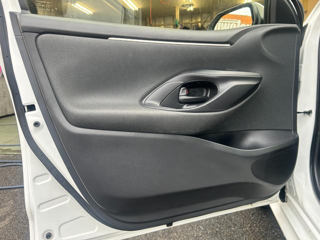 ヤリス Ｘ　純正ナビ　Ｂｌｕｅｔｏｏｔｈオーディオ　ＵＳＢ　フルセグＴＶ　ＥＴＣ　トヨタセーフティセンス　ＬＤＡ　コーナーセンサー　スマートキー　プッシュスタート　オートドアミラ　プライバシーガラス　オートライト（44枚目）