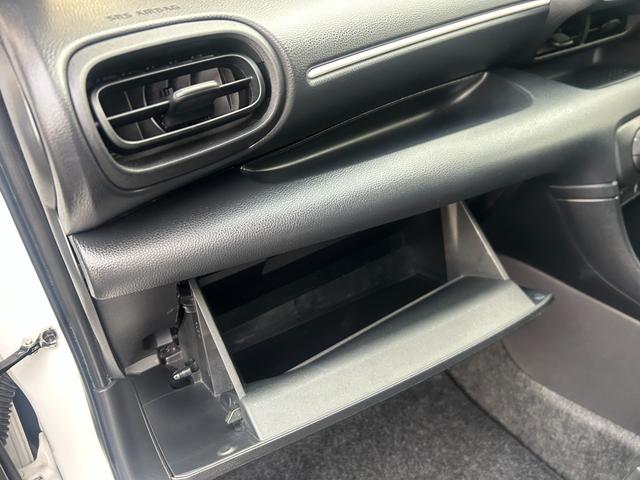 ヤリス Ｘ　純正ナビ　Ｂｌｕｅｔｏｏｔｈオーディオ　ＵＳＢ　フルセグＴＶ　ＥＴＣ　トヨタセーフティセンス　ＬＤＡ　コーナーセンサー　スマートキー　プッシュスタート　オートドアミラ　プライバシーガラス　オートライト（48枚目）