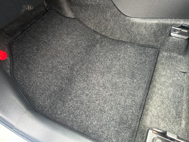 ヤリス Ｘ　純正ナビ　Ｂｌｕｅｔｏｏｔｈオーディオ　ＵＳＢ　フルセグＴＶ　ＥＴＣ　トヨタセーフティセンス　ＬＤＡ　コーナーセンサー　スマートキー　プッシュスタート　オートドアミラ　プライバシーガラス　オートライト（51枚目）