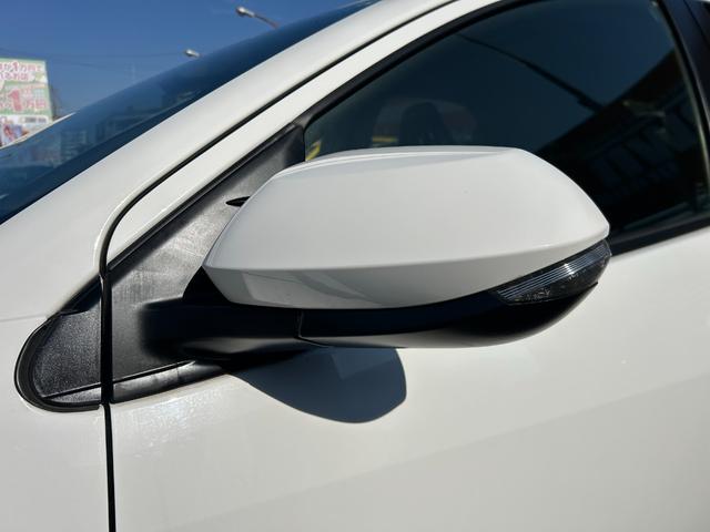 ヤリス Ｘ　純正ナビ　Ｂｌｕｅｔｏｏｔｈオーディオ　ＵＳＢ　フルセグＴＶ　ＥＴＣ　トヨタセーフティセンス　ＬＤＡ　コーナーセンサー　スマートキー　プッシュスタート　オートドアミラ　プライバシーガラス　オートライト（55枚目）