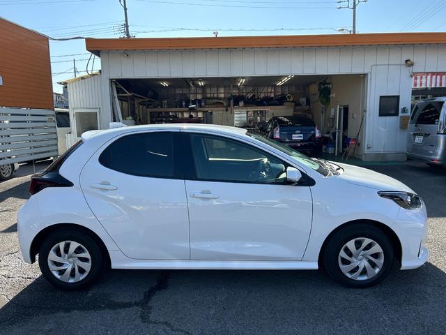 ヤリス Ｘ　純正ナビ　Ｂｌｕｅｔｏｏｔｈオーディオ　ＵＳＢ　フルセグＴＶ　ＥＴＣ　トヨタセーフティセンス　ＬＤＡ　コーナーセンサー　スマートキー　プッシュスタート　オートドアミラ　プライバシーガラス　オートライト（62枚目）