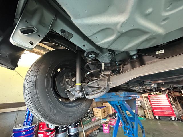 ヤリス Ｘ　純正ナビ　Ｂｌｕｅｔｏｏｔｈオーディオ　ＵＳＢ　フルセグＴＶ　ＥＴＣ　トヨタセーフティセンス　ＬＤＡ　コーナーセンサー　スマートキー　プッシュスタート　オートドアミラ　プライバシーガラス　オートライト（64枚目）