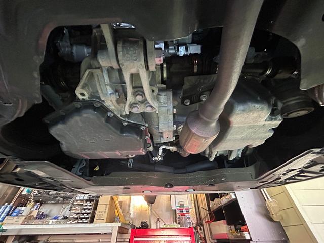 ヤリス Ｘ　純正ナビ　Ｂｌｕｅｔｏｏｔｈオーディオ　ＵＳＢ　フルセグＴＶ　ＥＴＣ　トヨタセーフティセンス　ＬＤＡ　コーナーセンサー　スマートキー　プッシュスタート　オートドアミラ　プライバシーガラス　オートライト（68枚目）