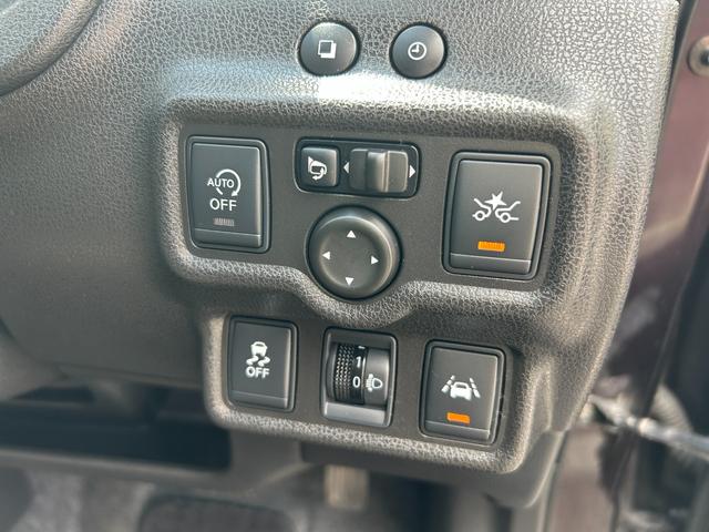 ノート メダリスト　エマージェンシーブレーキパッケージ　純正ＳＤナビ　Ｂｌｕｅｔｏｏｔｈオーディオ　フルセグＴＶ　アラウンドビューモニター　ＥＴＣ　スマートキー２本　エマージェンシーブレーキ　車線逸脱　ハーフレザーシート　オーロラモーヴ　オートマ車　禁煙車（9枚目）