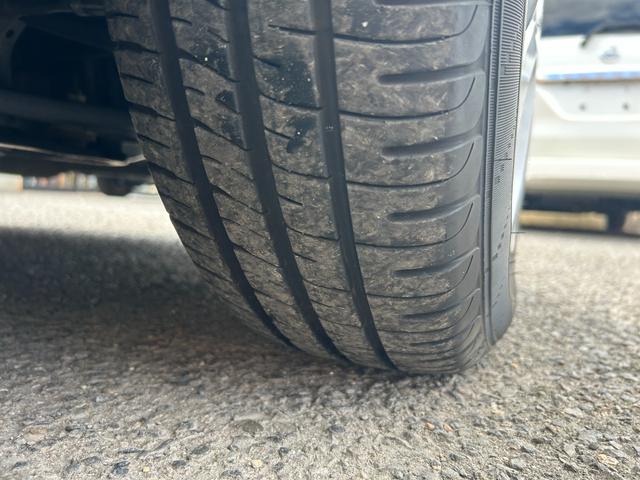 ノート メダリスト　エマージェンシーブレーキパッケージ　純正ＳＤナビ　Ｂｌｕｅｔｏｏｔｈオーディオ　フルセグＴＶ　アラウンドビューモニター　ＥＴＣ　スマートキー２本　エマージェンシーブレーキ　車線逸脱　ハーフレザーシート　オーロラモーヴ　オートマ車　禁煙車（11枚目）