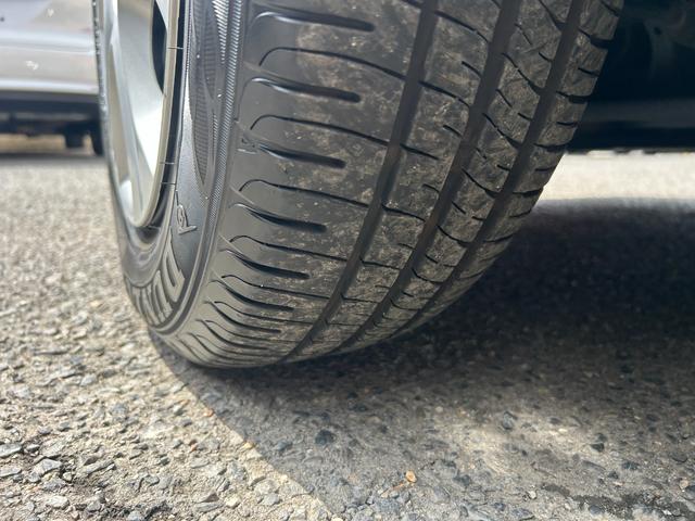 ノート メダリスト　エマージェンシーブレーキパッケージ　純正ＳＤナビ　Ｂｌｕｅｔｏｏｔｈオーディオ　フルセグＴＶ　アラウンドビューモニター　ＥＴＣ　スマートキー２本　エマージェンシーブレーキ　車線逸脱　ハーフレザーシート　オーロラモーヴ　オートマ車　禁煙車（12枚目）