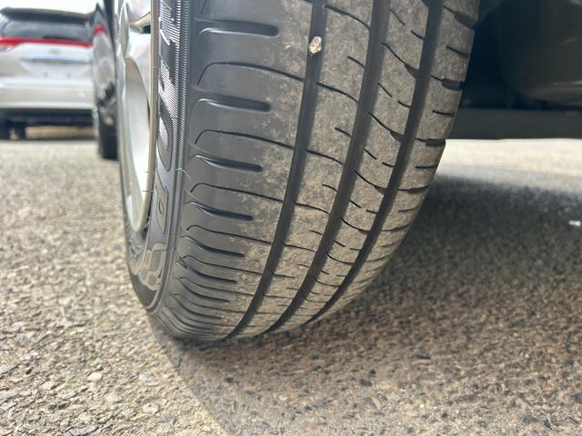 ノート メダリスト　エマージェンシーブレーキパッケージ　純正ＳＤナビ　Ｂｌｕｅｔｏｏｔｈオーディオ　フルセグＴＶ　アラウンドビューモニター　ＥＴＣ　スマートキー２本　エマージェンシーブレーキ　車線逸脱　ハーフレザーシート　オーロラモーヴ　オートマ車　禁煙車（13枚目）